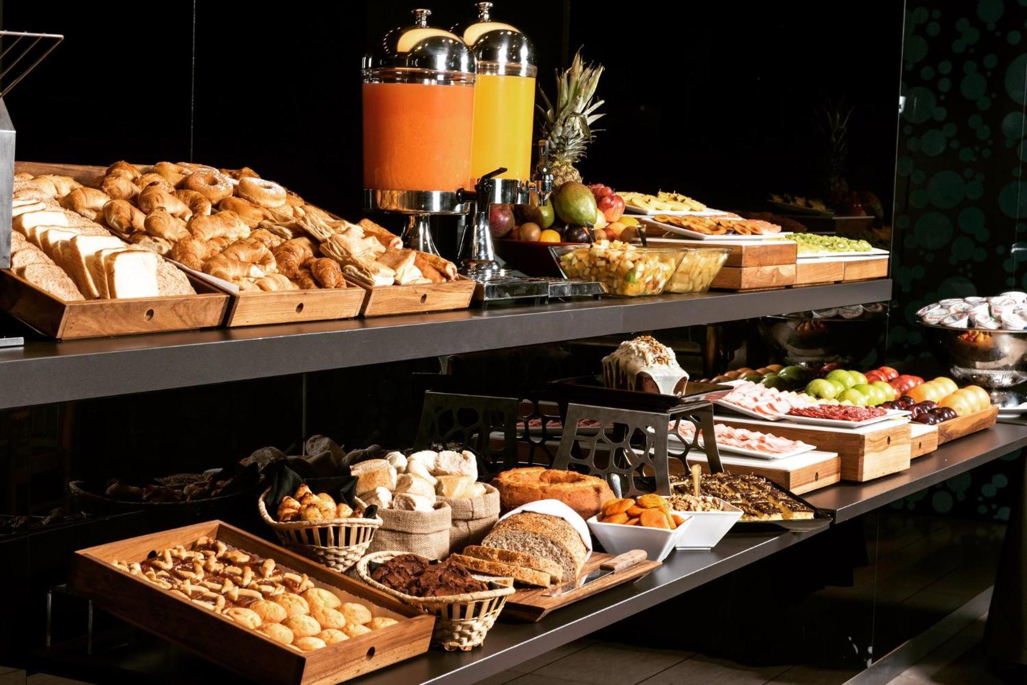 Holiday Inn Rosario By Ihg Екстериор снимка